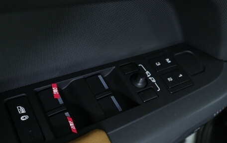 Land Rover Defender II, 2023 год, 9 600 000 рублей, 19 фотография