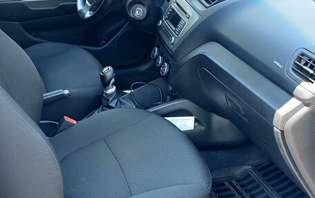 KIA Rio III рестайлинг, 2015 год, 1 100 000 рублей, 18 фотография