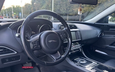Jaguar XE I рестайлинг, 2017 год, 2 000 000 рублей, 14 фотография