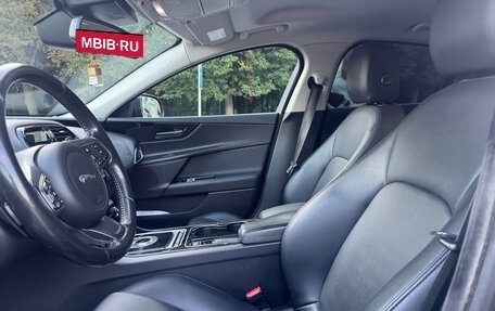 Jaguar XE I рестайлинг, 2017 год, 2 000 000 рублей, 15 фотография