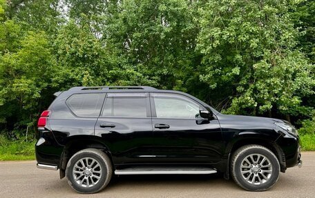 Toyota Land Cruiser Prado 150 рестайлинг 2, 2017 год, 5 700 000 рублей, 8 фотография
