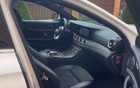 Mercedes-Benz E-Класс, 2019 год, 4 180 000 рублей, 9 фотография