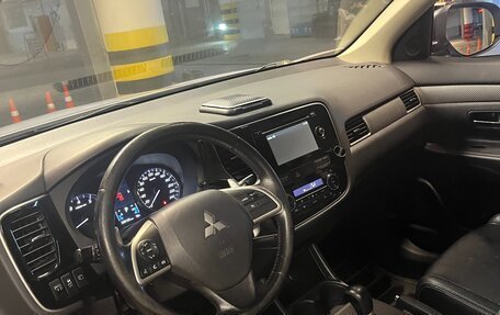 Mitsubishi Outlander III рестайлинг 3, 2012 год, 1 170 000 рублей, 15 фотография