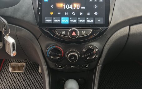 Hyundai Solaris II рестайлинг, 2015 год, 899 000 рублей, 15 фотография