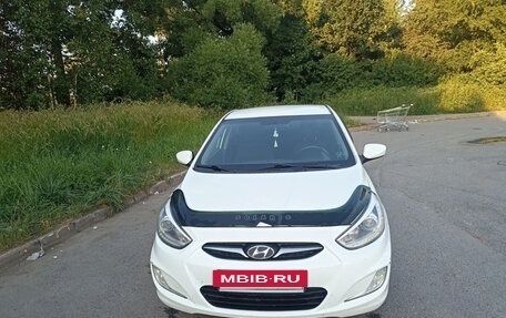 Hyundai Solaris II рестайлинг, 2013 год, 700 000 рублей, 2 фотография