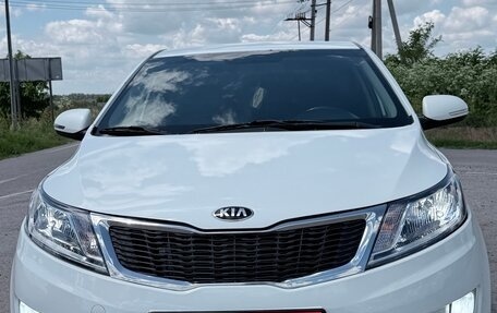 KIA Rio III рестайлинг, 2013 год, 550 000 рублей, 1 фотография