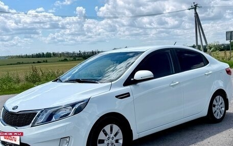KIA Rio III рестайлинг, 2013 год, 550 000 рублей, 2 фотография