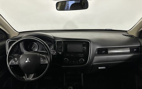 Mitsubishi Outlander III рестайлинг 3, 2016 год, 1 350 000 рублей, 7 фотография