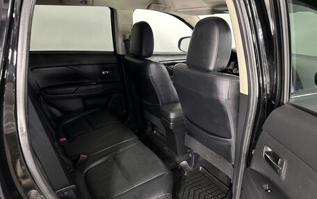 Mitsubishi Outlander III рестайлинг 3, 2016 год, 1 350 000 рублей, 16 фотография