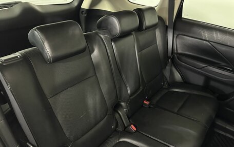 Mitsubishi Outlander III рестайлинг 3, 2016 год, 1 350 000 рублей, 15 фотография