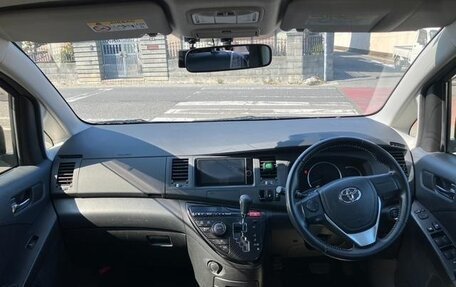 Toyota ISis I, 2017 год, 970 000 рублей, 10 фотография