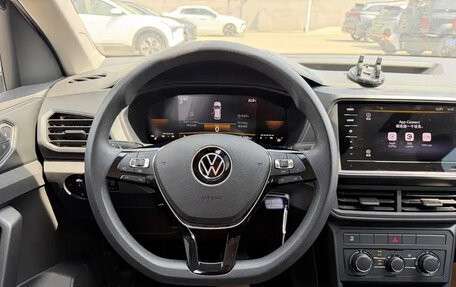 Volkswagen T-Cross I, 2023 год, 1 354 000 рублей, 9 фотография