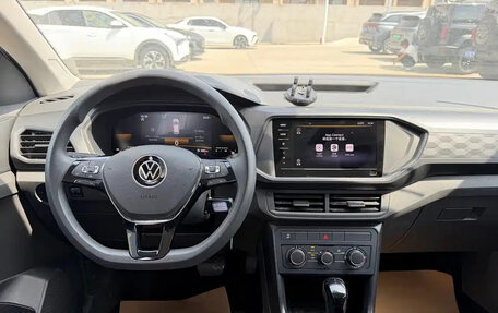 Volkswagen T-Cross I, 2023 год, 1 354 000 рублей, 8 фотография