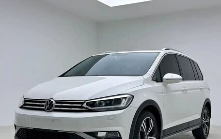 Volkswagen Touran III, 2022 год, 1 560 005 рублей, 1 фотография