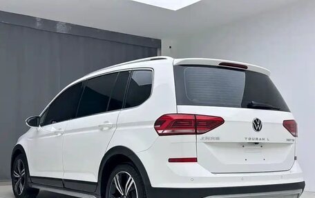 Volkswagen Touran III, 2022 год, 1 560 005 рублей, 3 фотография