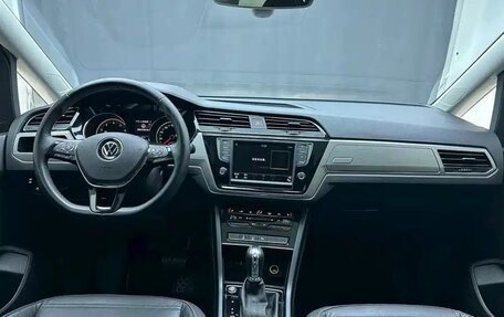 Volkswagen Touran III, 2022 год, 1 560 005 рублей, 7 фотография