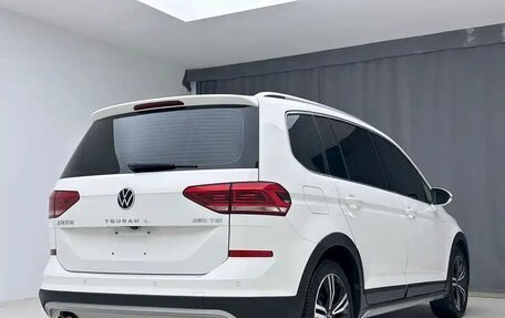 Volkswagen Touran III, 2022 год, 1 560 005 рублей, 5 фотография