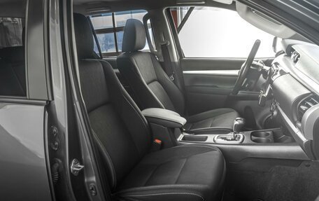 Toyota Hilux VIII, 2020 год, 3 999 000 рублей, 8 фотография