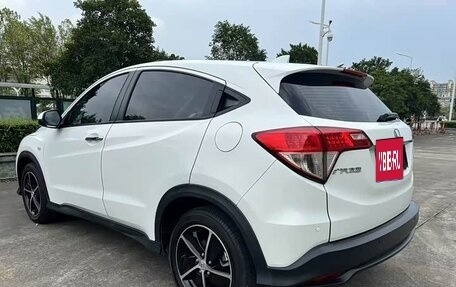 Honda Vezel, 2022 год, 1 280 000 рублей, 6 фотография