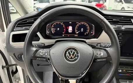 Volkswagen Touran III, 2022 год, 1 610 005 рублей, 9 фотография