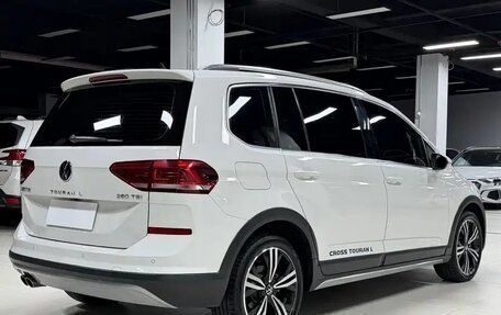 Volkswagen Touran III, 2022 год, 1 610 005 рублей, 7 фотография