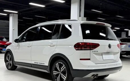 Volkswagen Touran III, 2022 год, 1 610 005 рублей, 5 фотография
