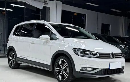 Volkswagen Touran III, 2022 год, 1 610 005 рублей, 3 фотография