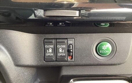 Honda Stepwgn IV, 2017 год, 1 455 000 рублей, 26 фотография