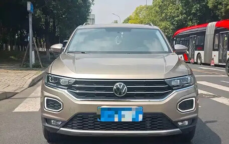 Volkswagen T-Roc I, 2022 год, 1 880 000 рублей, 2 фотография