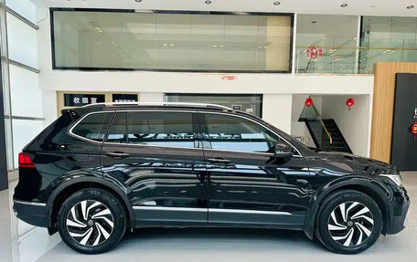 Volkswagen Tiguan II, 2023 год, 2 600 111 рублей, 4 фотография
