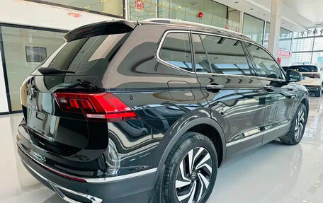 Volkswagen Tiguan II, 2023 год, 2 600 111 рублей, 7 фотография