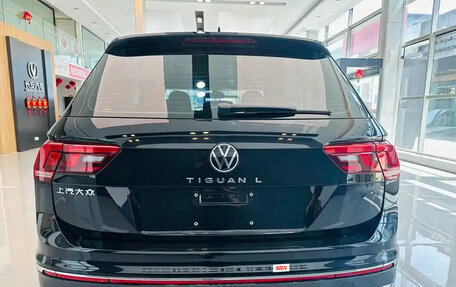 Volkswagen Tiguan II, 2023 год, 2 600 111 рублей, 8 фотография