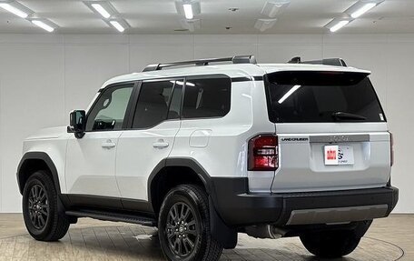 Toyota Land Cruiser Prado, 2024 год, 7 550 000 рублей, 10 фотография