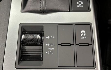 Toyota Land Cruiser Prado, 2024 год, 7 550 000 рублей, 29 фотография
