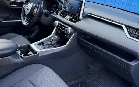 Toyota RAV4, 2020 год, 3 250 000 рублей, 7 фотография