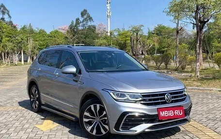 Volkswagen Tiguan II, 2022 год, 2 200 111 рублей, 3 фотография