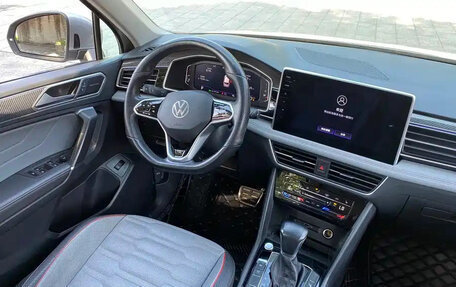 Volkswagen Tiguan II, 2022 год, 2 200 111 рублей, 12 фотография