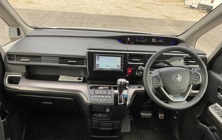 Honda Stepwgn IV, 2021 год, 1 890 000 рублей, 14 фотография
