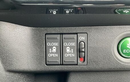Honda Stepwgn IV, 2021 год, 1 890 000 рублей, 22 фотография