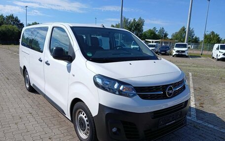 Opel Vivaro, 2022 год, 2 300 000 рублей, 2 фотография