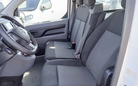 Opel Vivaro, 2022 год, 2 300 000 рублей, 12 фотография