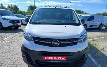 Opel Vivaro, 2022 год, 2 300 000 рублей, 8 фотография