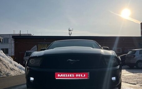 Ford Mustang VI рестайлинг, 2011 год, 1 700 000 рублей, 1 фотография