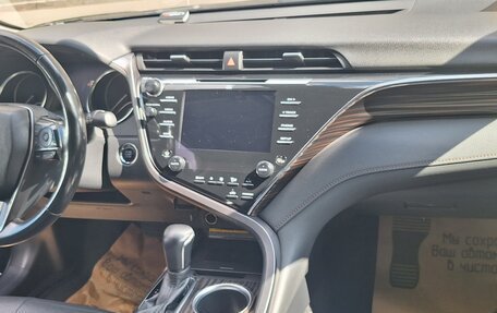 Toyota Camry, 2018 год, 2 600 000 рублей, 4 фотография