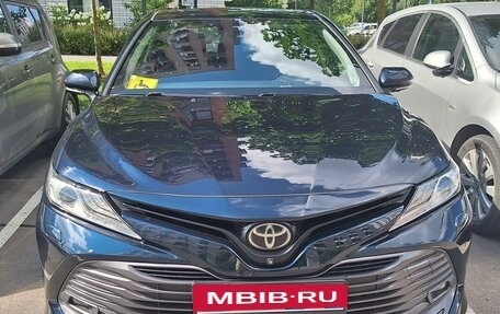 Toyota Camry, 2018 год, 2 600 000 рублей, 2 фотография