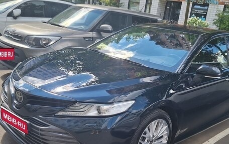 Toyota Camry, 2018 год, 2 600 000 рублей, 3 фотография