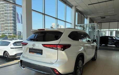 Toyota Highlander, 2021 год, 5 400 000 рублей, 4 фотография