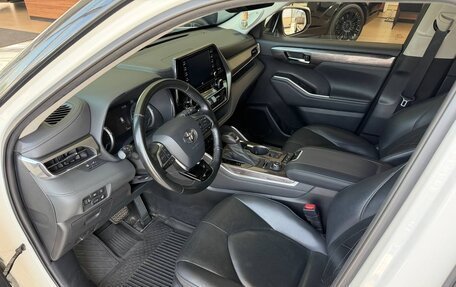 Toyota Highlander, 2021 год, 5 400 000 рублей, 8 фотография