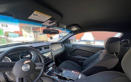 Ford Mustang VI рестайлинг, 2011 год, 1 700 000 рублей, 7 фотография