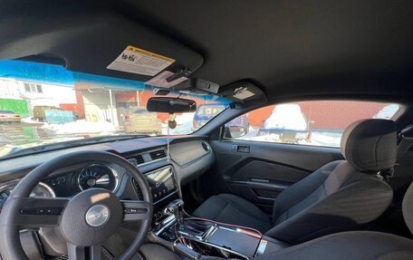 Ford Mustang VI рестайлинг, 2011 год, 1 700 000 рублей, 10 фотография